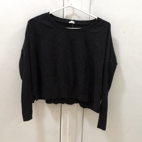 Black sweater - Picture 1 of 2